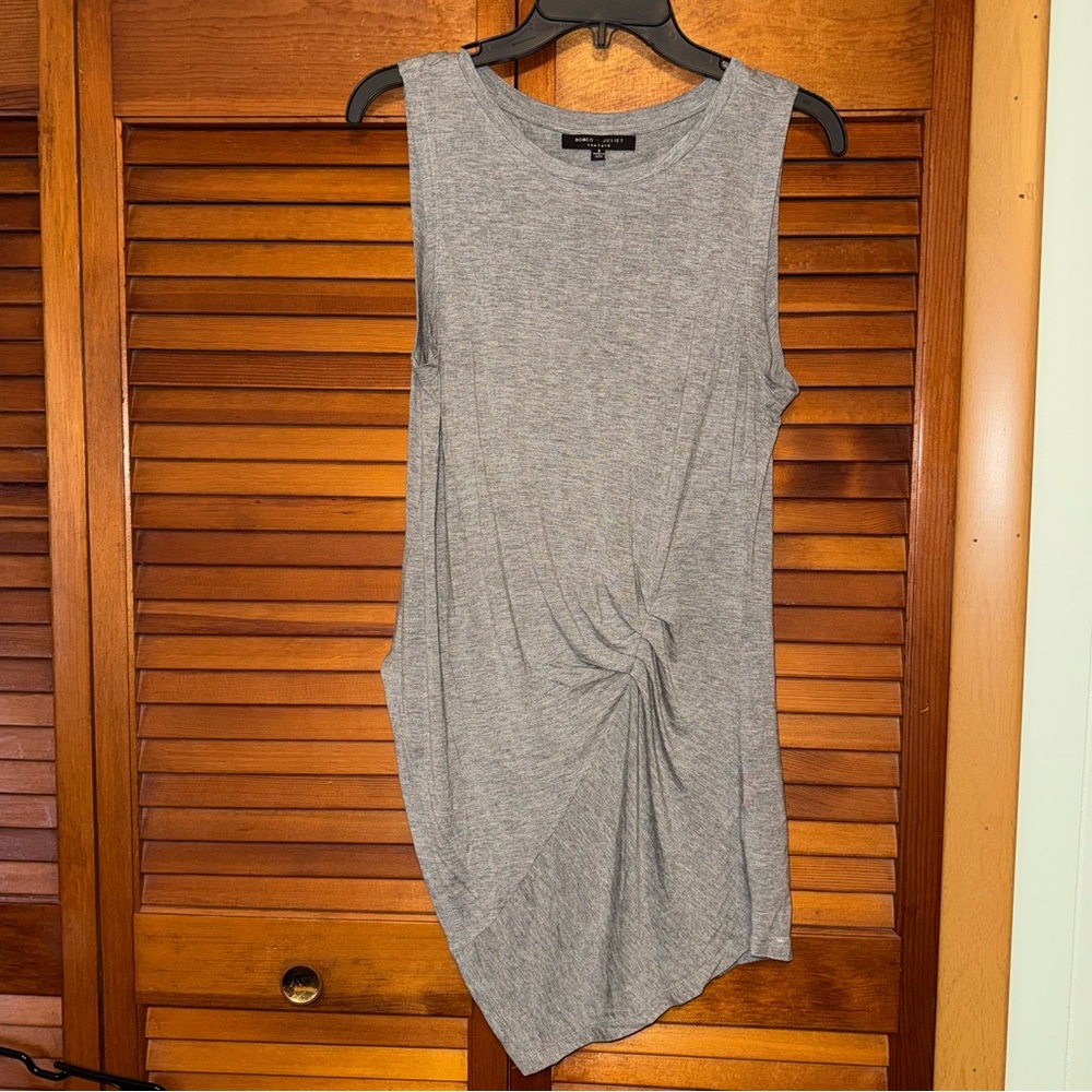 Romeo & Juliet Couture Heather Gray Sleeveless Twist Tunic